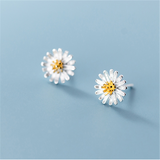 WANTME Genuine 100% 925 Sterling Silver Cute Sweet Little Daisy Chrysanthemum Studs Earrings for Women Femme Party Fine Jewelry