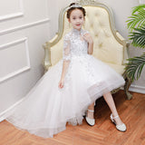 Girls attend the banquet the first white dress